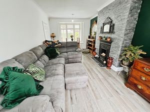 Lounge- click for photo gallery